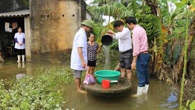 Hướng dẫn xử lý nước ăn uống và vệ sinh môi trường sau lũ lụt