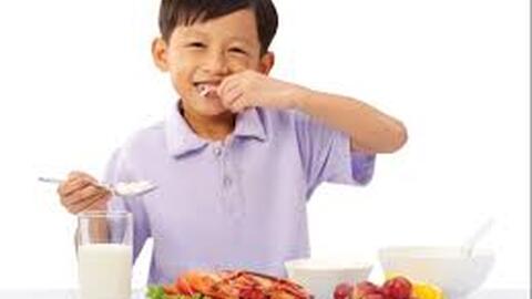 4 loại thực phẩm cần lưu ý khi cho bé ăn