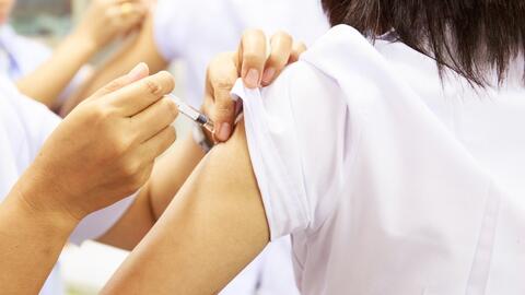 Phụ nữ đã quan hệ tình dục có nên chích ngừa HPV?