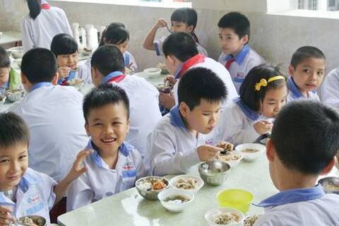 Đảm bảo dinh dưỡng trong bữa ăn dành cho học sinh tiểu học